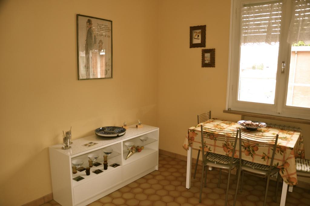Apartment Montebello Parma Quarto foto
